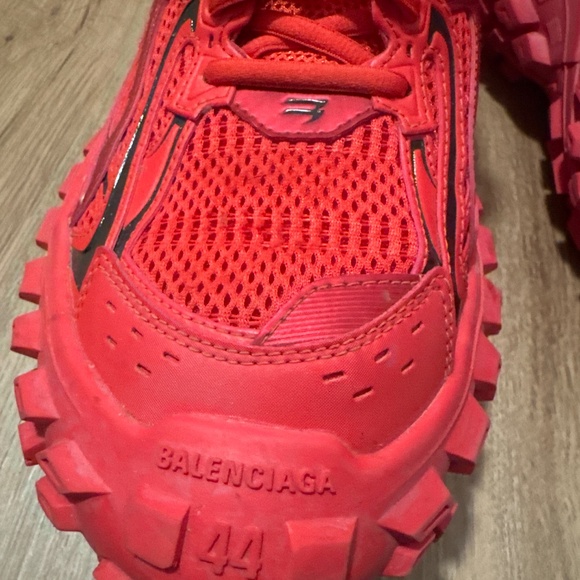 Athletic_Shoes